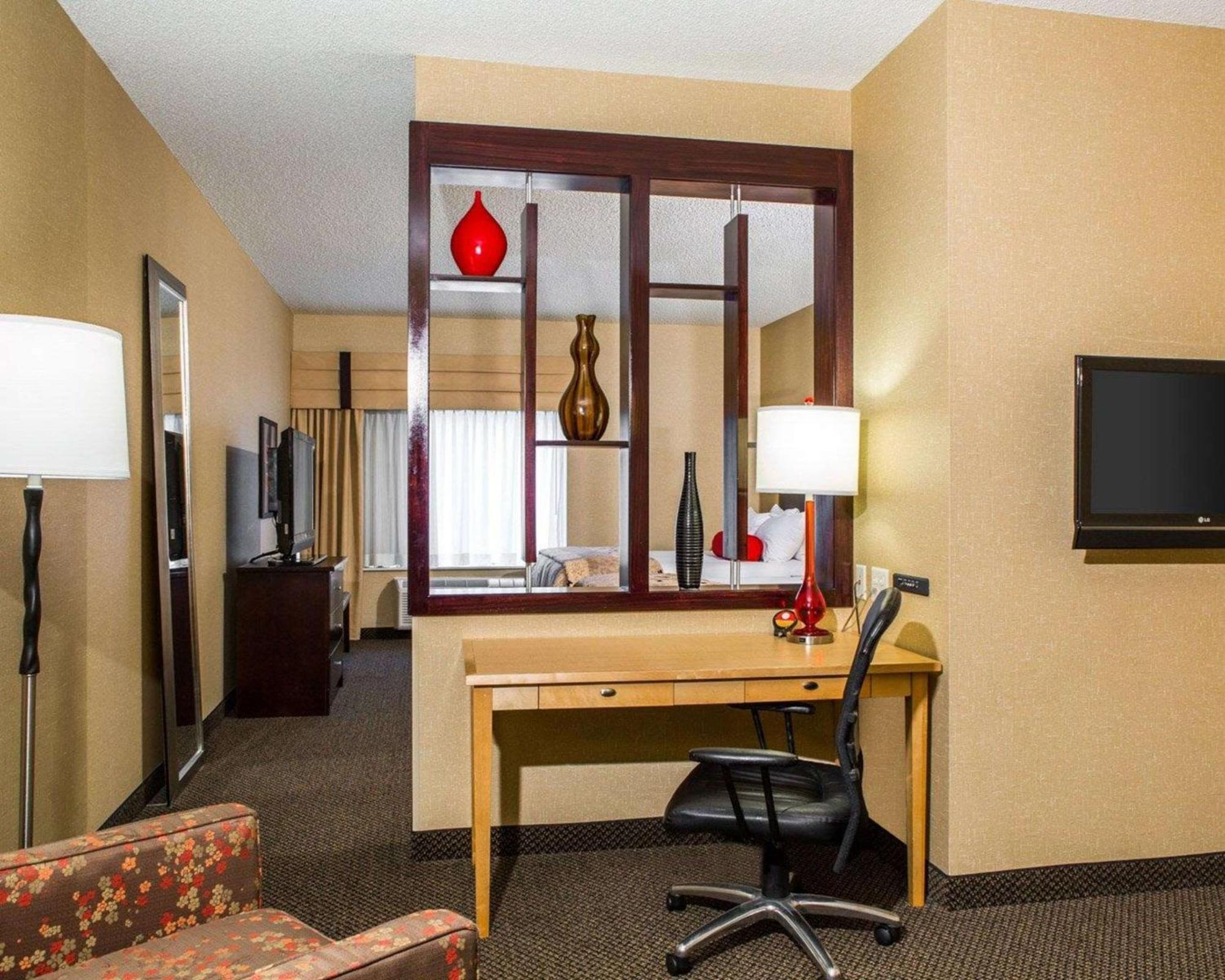 Queen Suite Two Queen Beds Disability Access or Non-Smoking,1654278415:JPEG