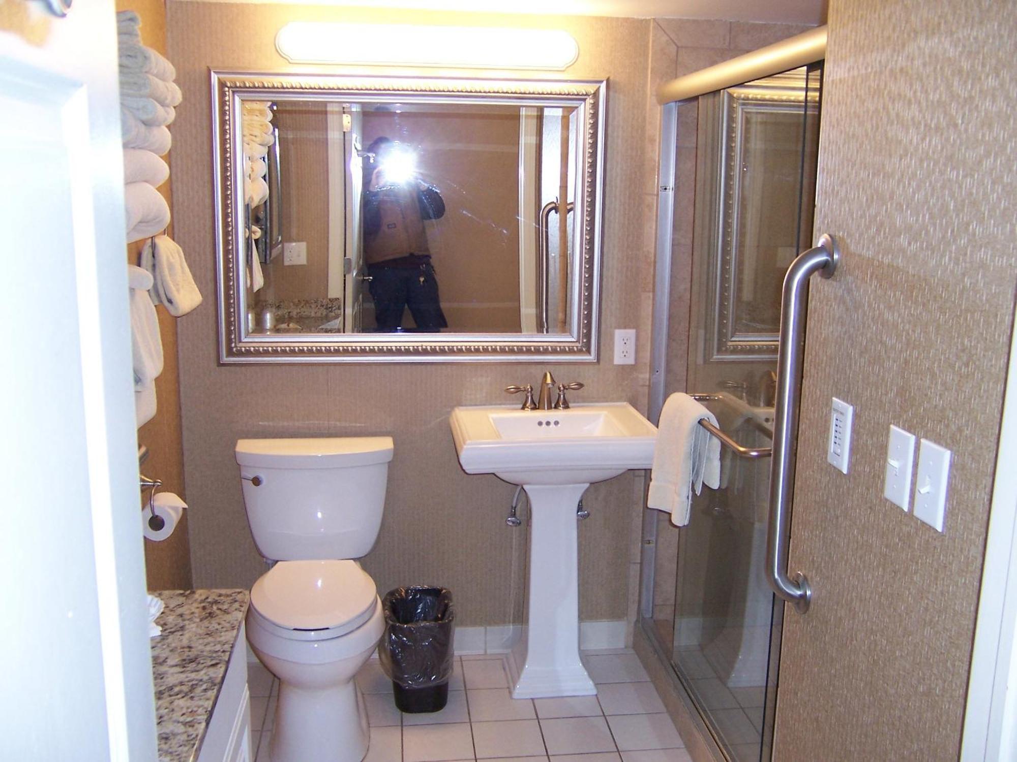 Two-Bedroom Suite,1498916590:JPEG
