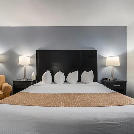 Travelodge By Wyndham Traverse City Mi-3